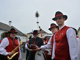 130426 Maibaumaufstellen Stadtwirt - 12